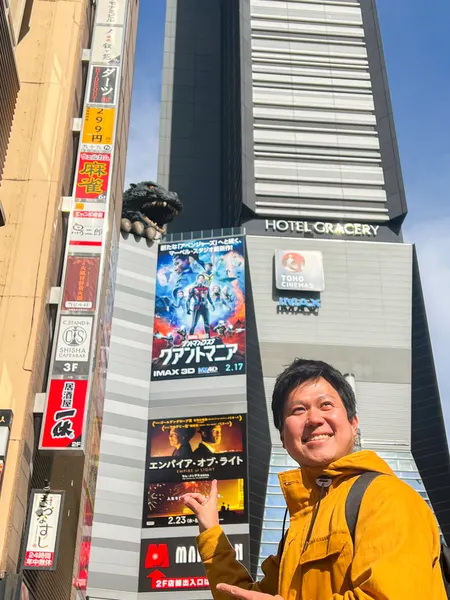 Shinjuku Highlights Walking Tour photo 3